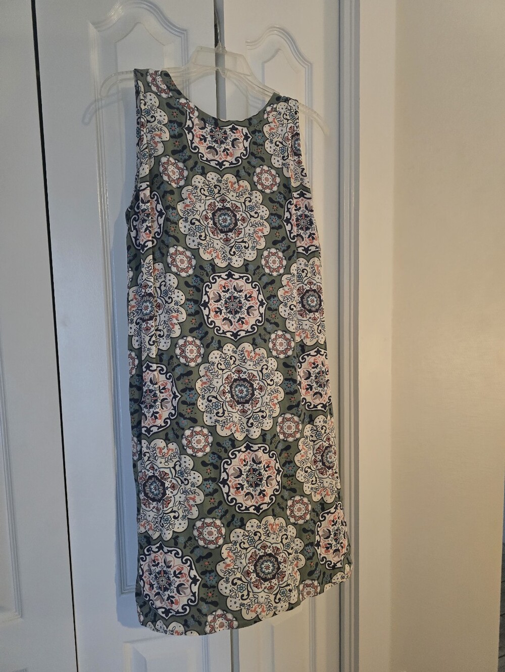 LOFT Green Sleeveless Midi Dress with Pink & White Medallions SZ L